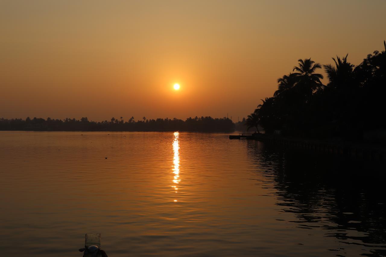 Friends Cruise, Nightstay Houseboat Alappuzha Eksteriør bilde