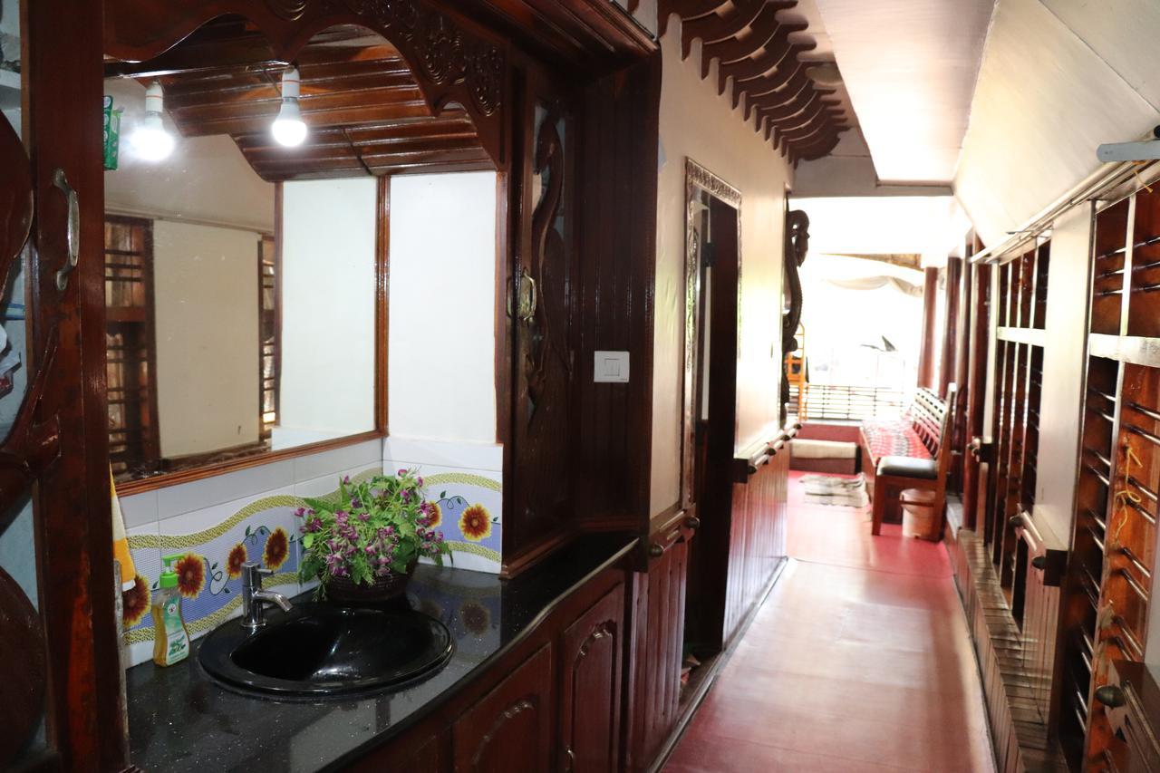 Friends Cruise, Nightstay Houseboat Alappuzha Eksteriør bilde