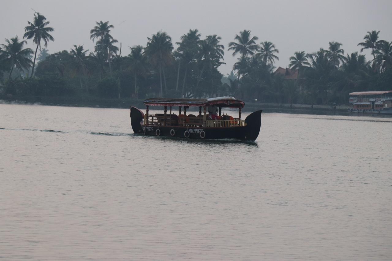 Friends Cruise, Nightstay Houseboat Alappuzha Eksteriør bilde