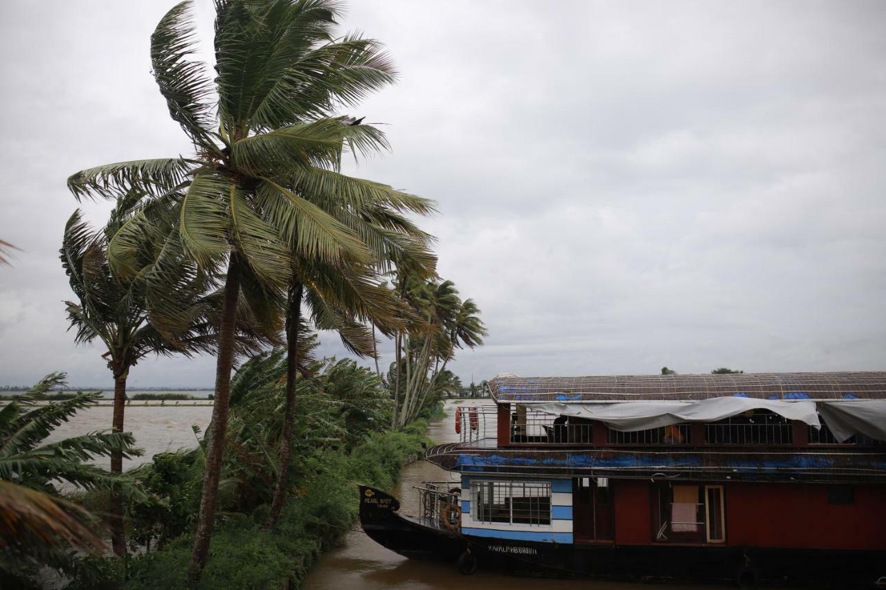 Friends Cruise, Nightstay Houseboat Alappuzha Eksteriør bilde